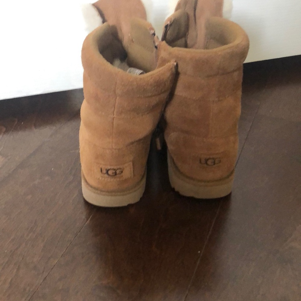 Girls uggs - Picture 2 of 4
